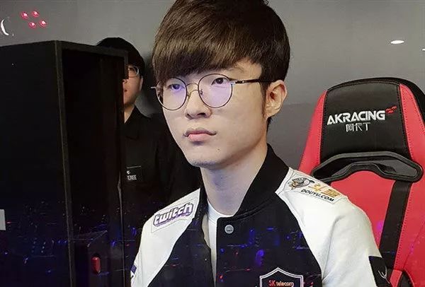 两位球员听